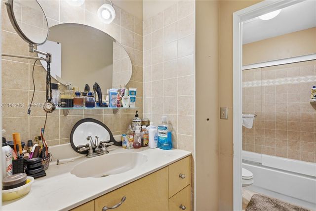 7790 NW 79th Ave G6, Tamarac, FL 33321