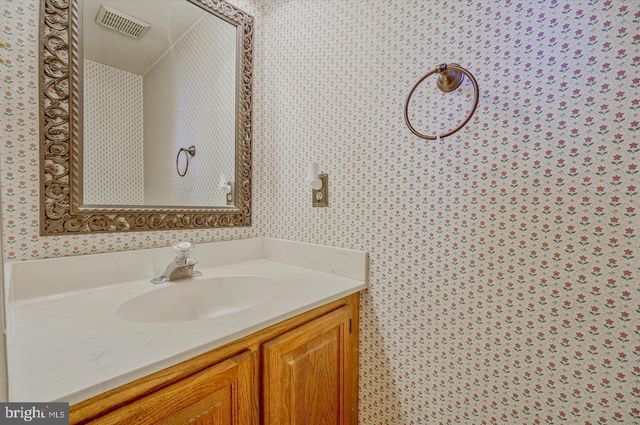 105 HUCKLEBERRY DR, La Plata, MD 20646