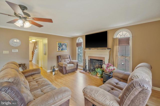 105 HUCKLEBERRY DR, La Plata, MD 20646