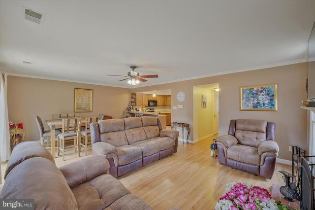 105 HUCKLEBERRY DR, La Plata, MD 20646
