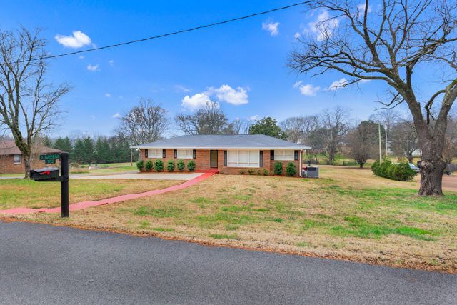 102 Sunset Dr, Pulaski, TN 38478