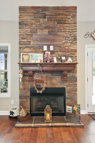 3037 Eliza Dr, Clarksville, TN 37043