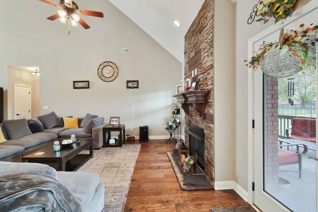 3037 Eliza Dr, Clarksville, TN 37043