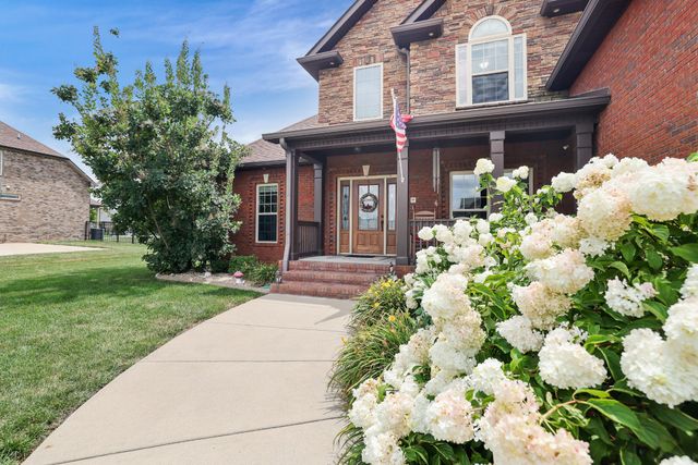 3037 Eliza Dr, Clarksville, TN 37043