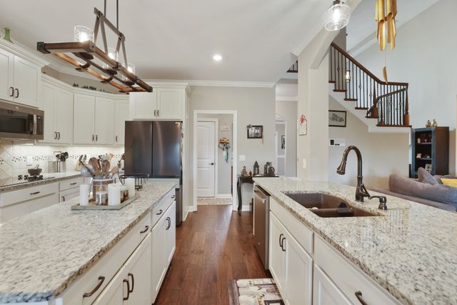 3037 Eliza Dr, Clarksville, TN 37043