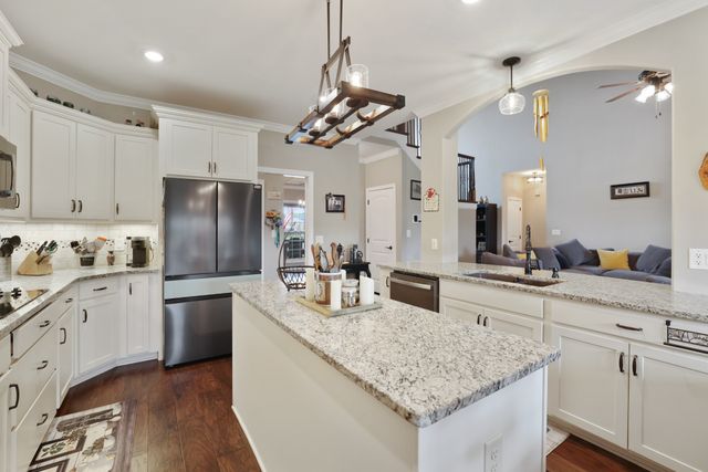 3037 Eliza Dr, Clarksville, TN 37043