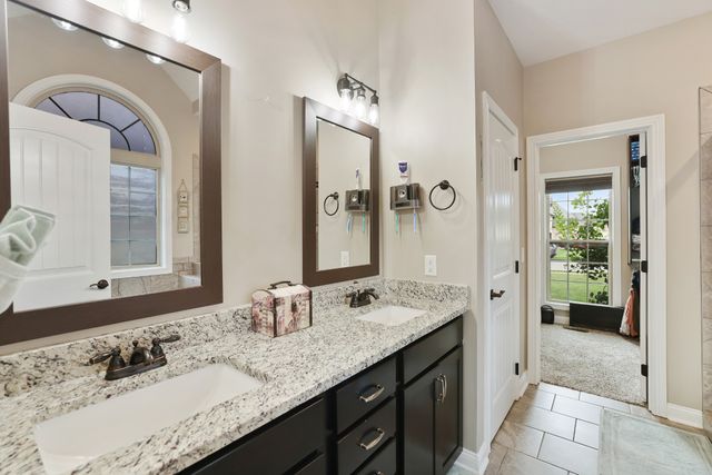 3037 Eliza Dr, Clarksville, TN 37043