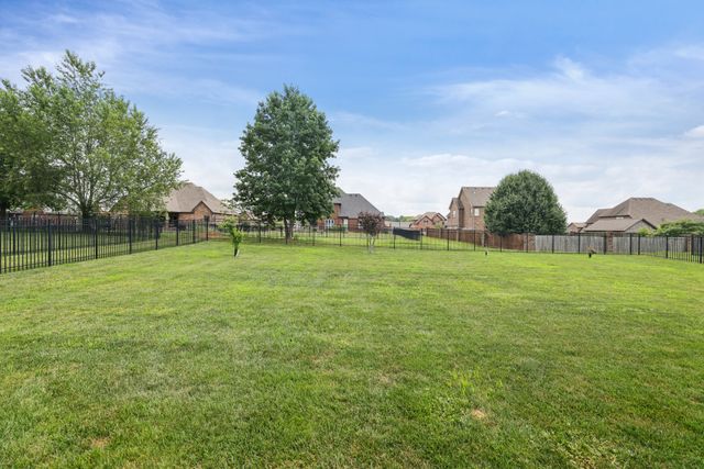 3037 Eliza Dr, Clarksville, TN 37043