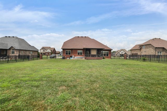 3037 Eliza Dr, Clarksville, TN 37043