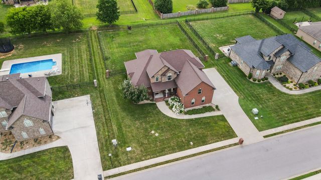 3037 Eliza Dr, Clarksville, TN 37043