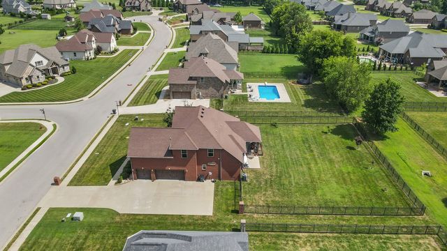 3037 Eliza Dr, Clarksville, TN 37043
