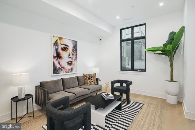 2324 SANSOM ST, Philadelphia, PA 19103