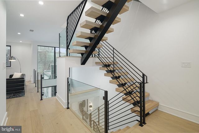 2324 SANSOM ST, Philadelphia, PA 19103