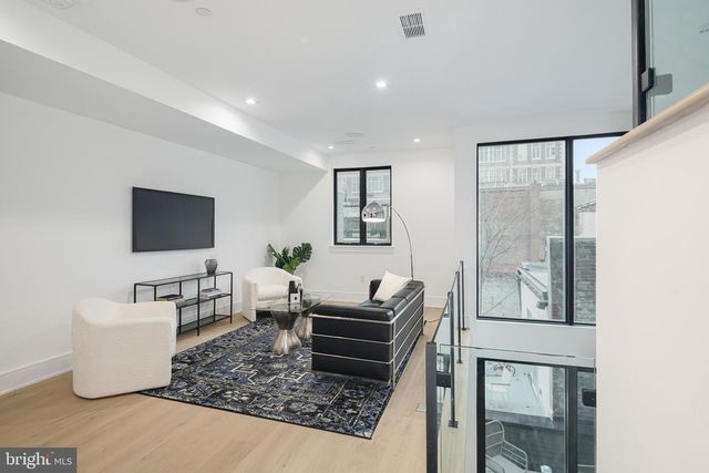 2324 SANSOM ST, Philadelphia, PA 19103