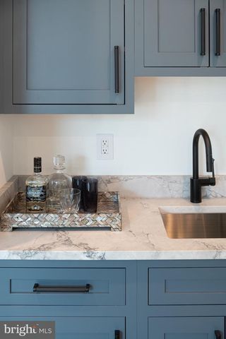 2324 SANSOM ST, Philadelphia, PA 19103