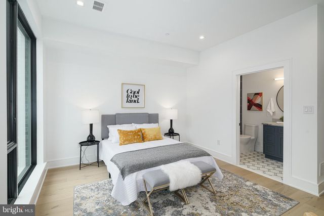 2324 SANSOM ST, Philadelphia, PA 19103