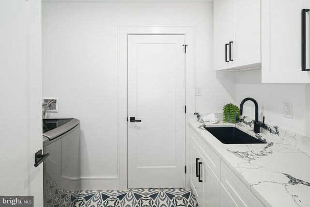2324 SANSOM ST, Philadelphia, PA 19103
