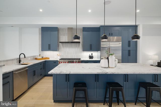 2324 SANSOM ST, Philadelphia, PA 19103