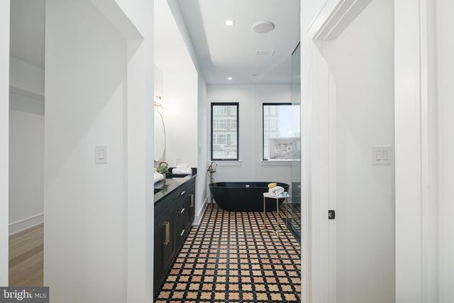 2324 SANSOM ST, Philadelphia, PA 19103
