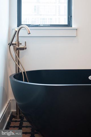 2324 SANSOM ST, Philadelphia, PA 19103