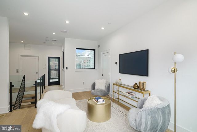 2324 SANSOM ST, Philadelphia, PA 19103