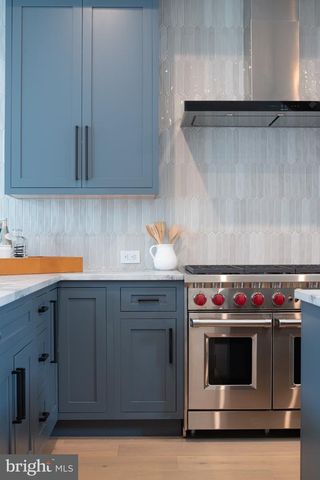 2324 SANSOM ST, Philadelphia, PA 19103