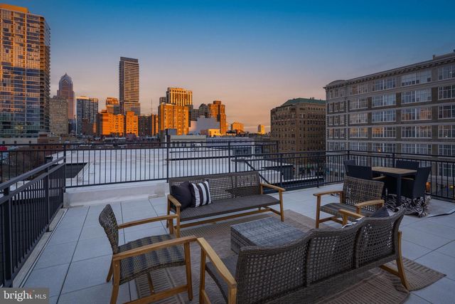 2324 SANSOM ST, Philadelphia, PA 19103