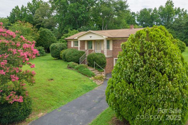 554 Wildlife Access Road, Hickory, NC 28601