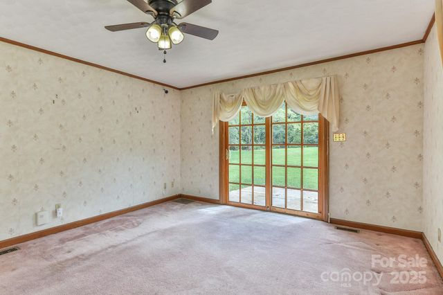 554 Wildlife Access Road, Hickory, NC 28601