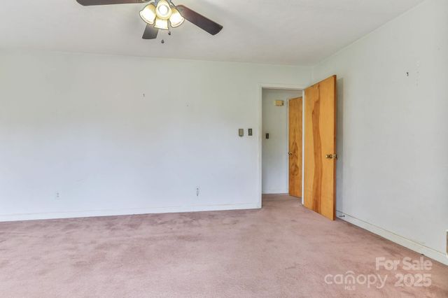 554 Wildlife Access Road, Hickory, NC 28601