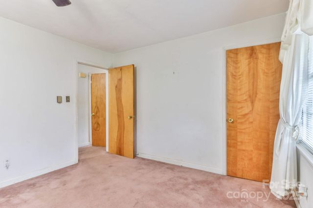 554 Wildlife Access Road, Hickory, NC 28601