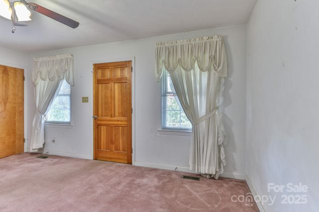 554 Wildlife Access Road, Hickory, NC 28601