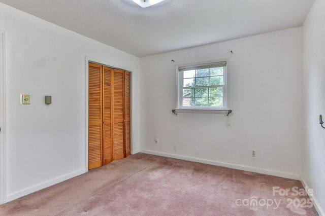 554 Wildlife Access Road, Hickory, NC 28601