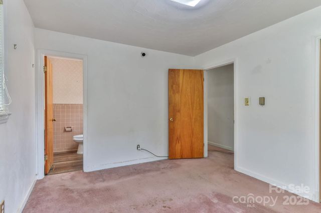 554 Wildlife Access Road, Hickory, NC 28601