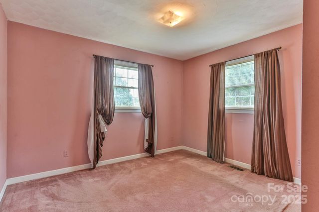554 Wildlife Access Road, Hickory, NC 28601