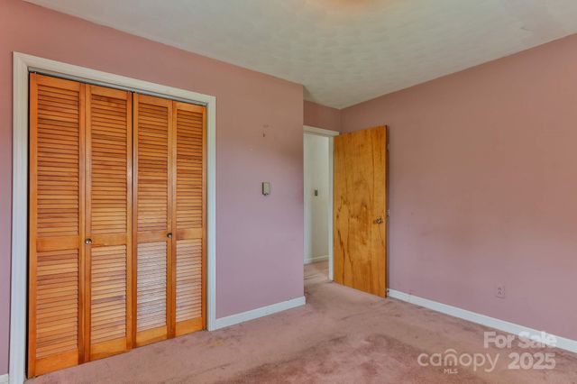 554 Wildlife Access Road, Hickory, NC 28601