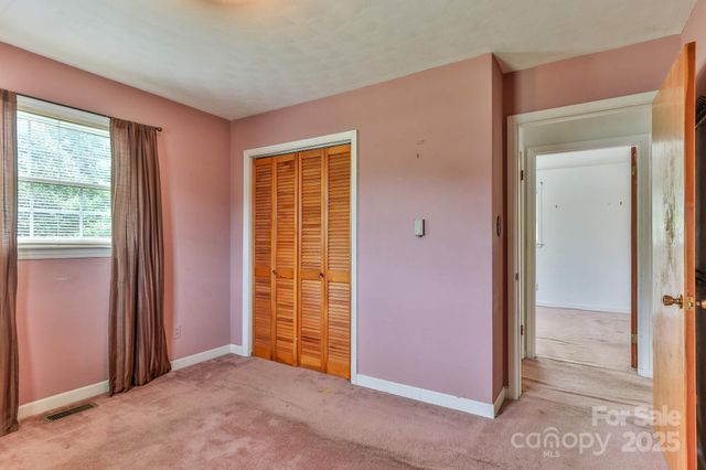 554 Wildlife Access Road, Hickory, NC 28601