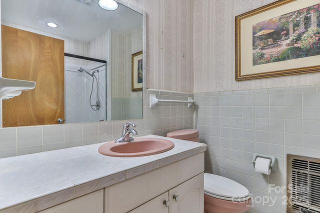 554 Wildlife Access Road, Hickory, NC 28601