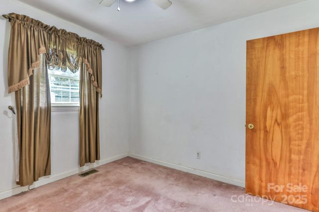 554 Wildlife Access Road, Hickory, NC 28601