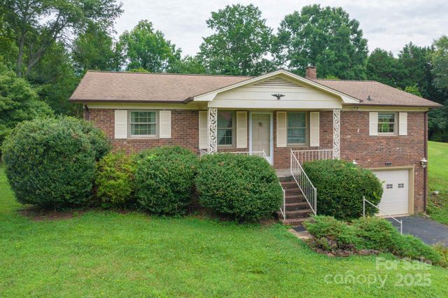 554 Wildlife Access Road, Hickory, NC 28601