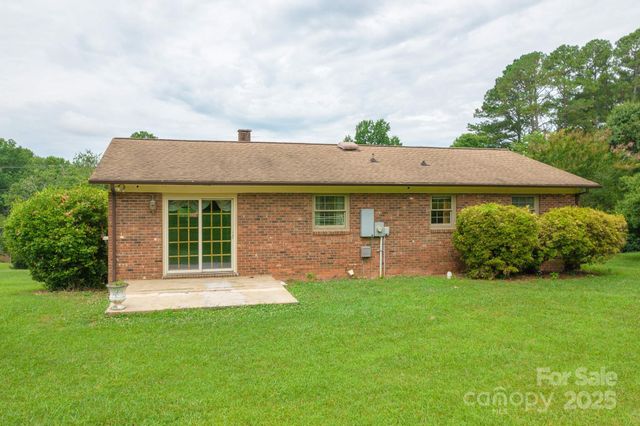 554 Wildlife Access Road, Hickory, NC 28601