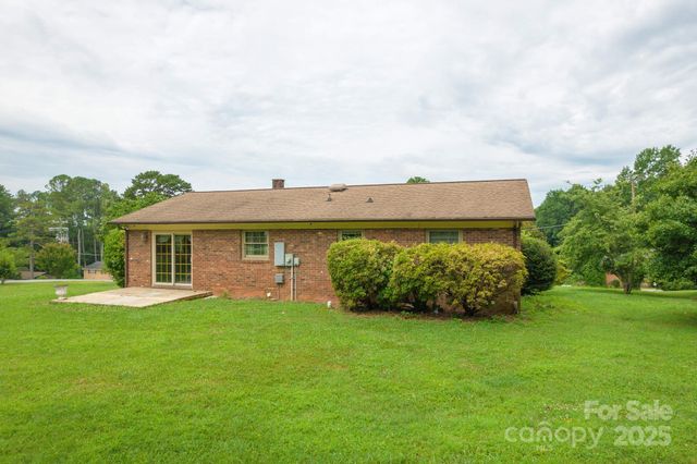 554 Wildlife Access Road, Hickory, NC 28601