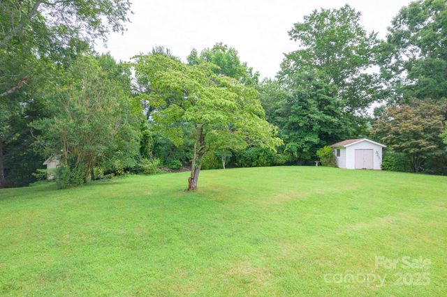 554 Wildlife Access Road, Hickory, NC 28601