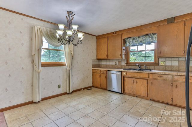 554 Wildlife Access Road, Hickory, NC 28601