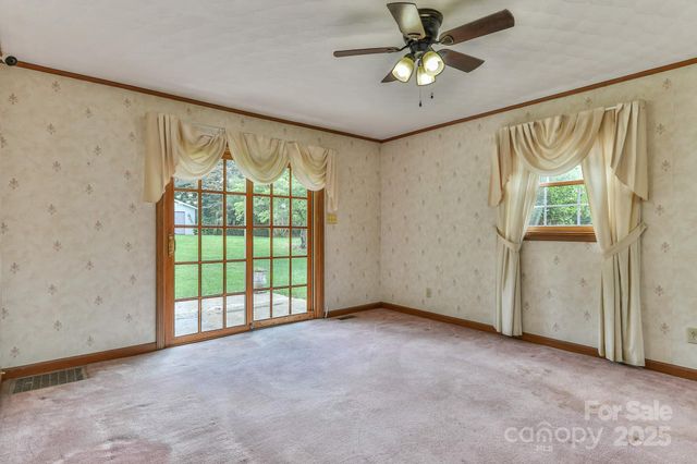 554 Wildlife Access Road, Hickory, NC 28601