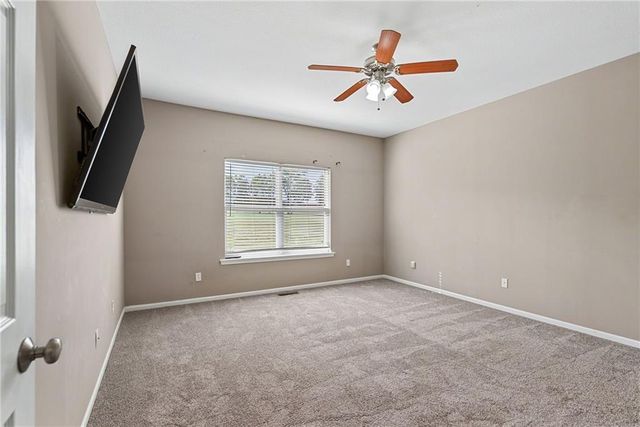 21871 W 116th Place, Olathe, KS 66061