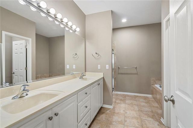 21871 W 116th Place, Olathe, KS 66061