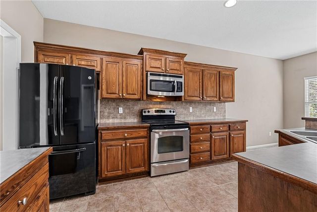21871 W 116th Place, Olathe, KS 66061