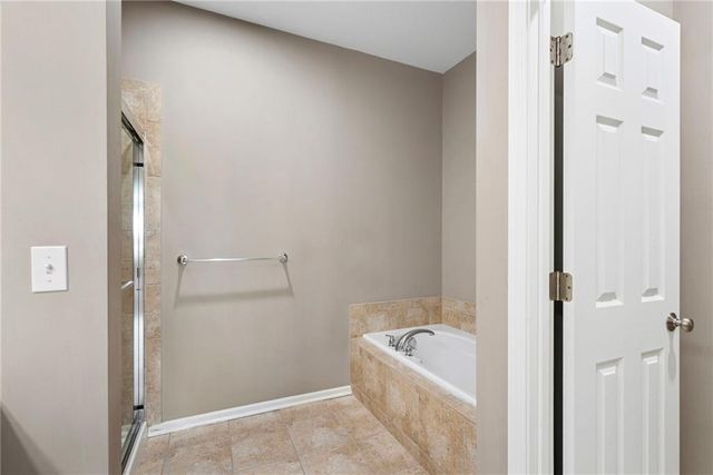 21871 W 116th Place, Olathe, KS 66061