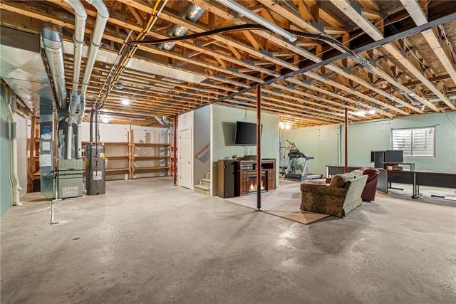 21871 W 116th Place, Olathe, KS 66061